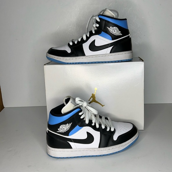 Nike Jordan 1 Mid in University Blue - Picture 1 of 16